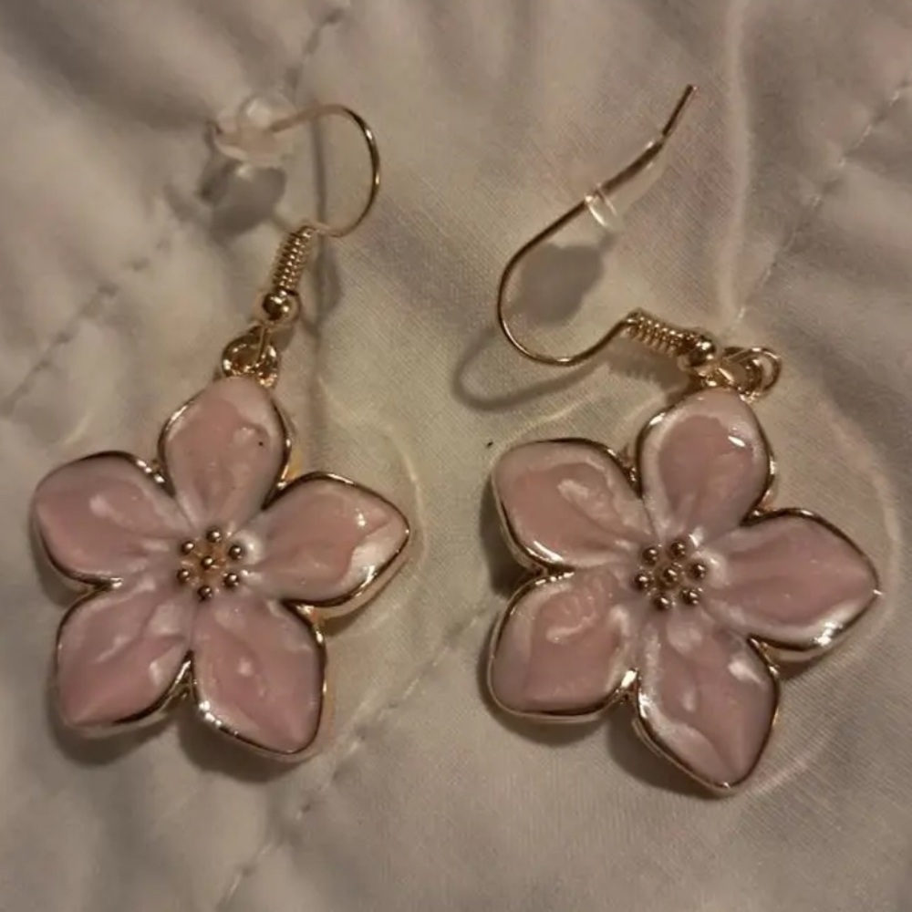 🌸Pink Enamel Flower Earrings - Picture 4 of 9